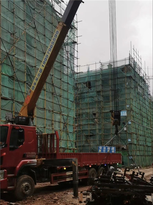 下陆区“慢工细活”—— 吊车的 “微动控制” 技术