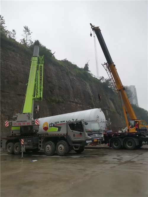 下陆区“不怕风雨冻”—— 吊车的 “恶劣环境适应” 技术
