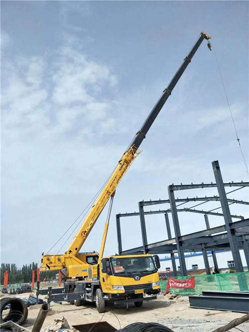 下陆区超高层建筑钢结构吊装案例